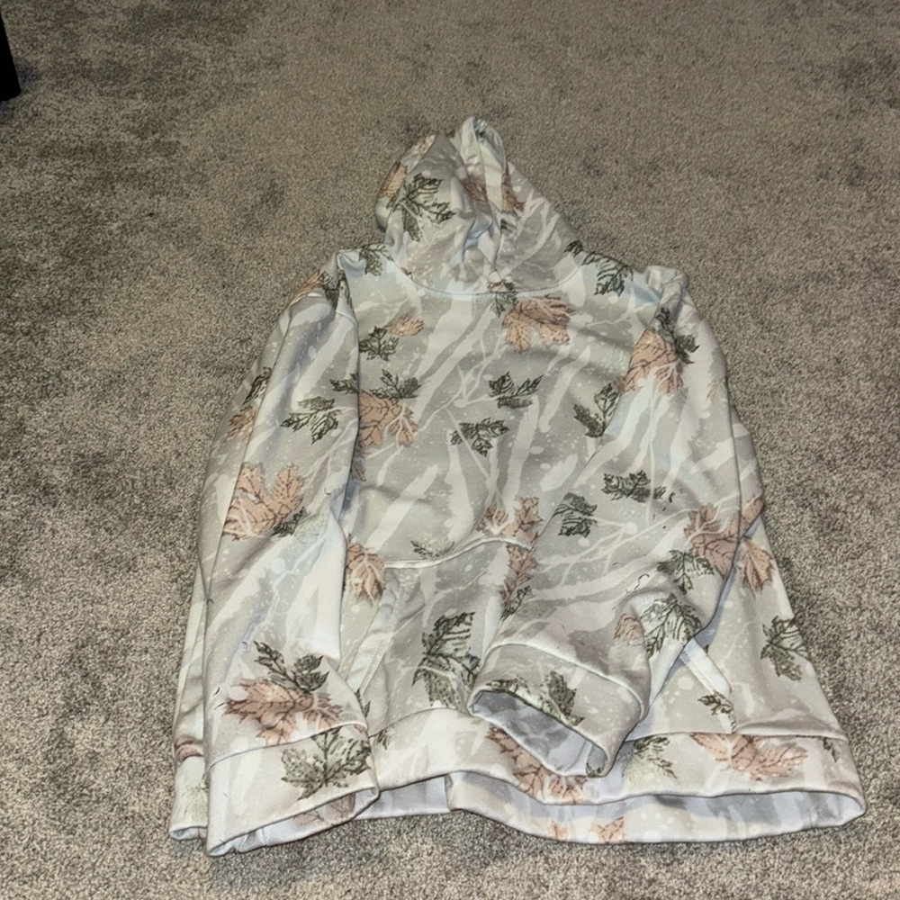 XL camo sweatshirt